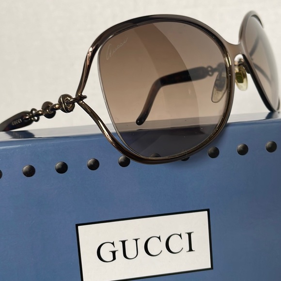 Authentic Gucci Sunglasses. - Picture 3 of 16